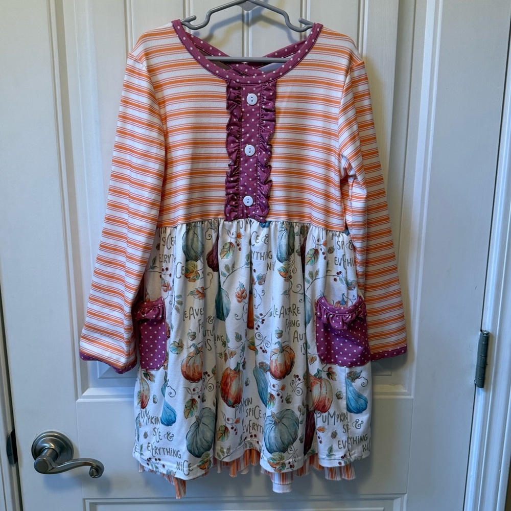 Ruffle girl dress with pumpkin print on bottom. Like new. Size 8/3XL